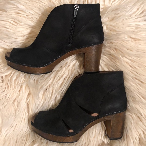 dansko delphina ankle bootie